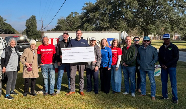 ExxonMobil-Pipeline-Company-presents-donation-to-Hardin-Jefferson-Hunger-Initiative-and-distributes-meals-to-community